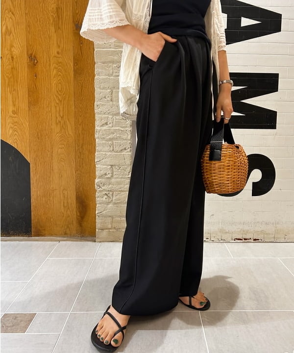 川口 恵さんの「BEAMS WOMEN｜VIOLAd’ORO / レザー ラタン かごバッグ」を使ったコーディネート