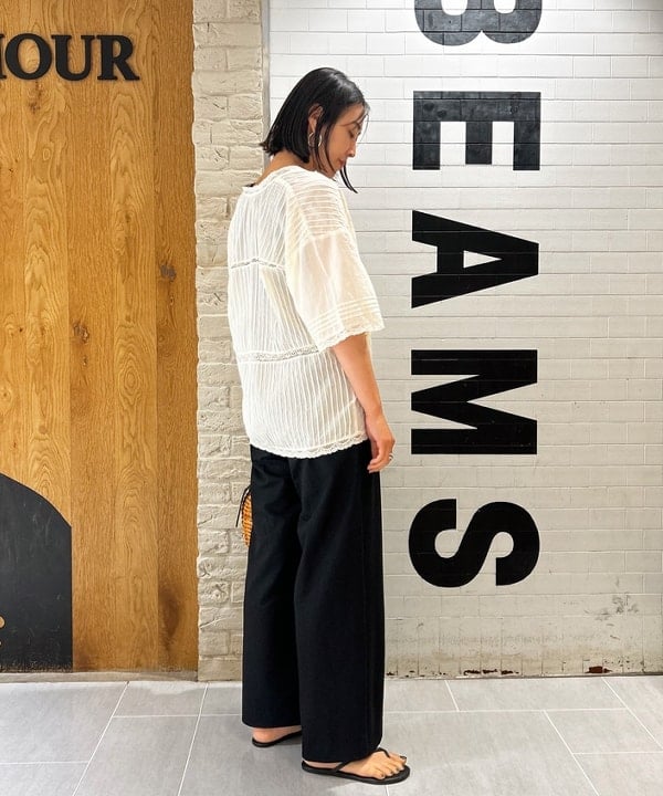 川口 恵さんの「BEAMS WOMEN｜VIOLAd’ORO / レザー ラタン かごバッグ」を使ったコーディネート