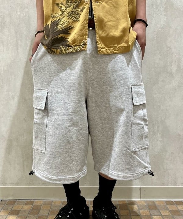 菊田 悠さんの「BEAMS WOMEN｜スウェット カーゴ ショートパンツ」を使ったコーディネート