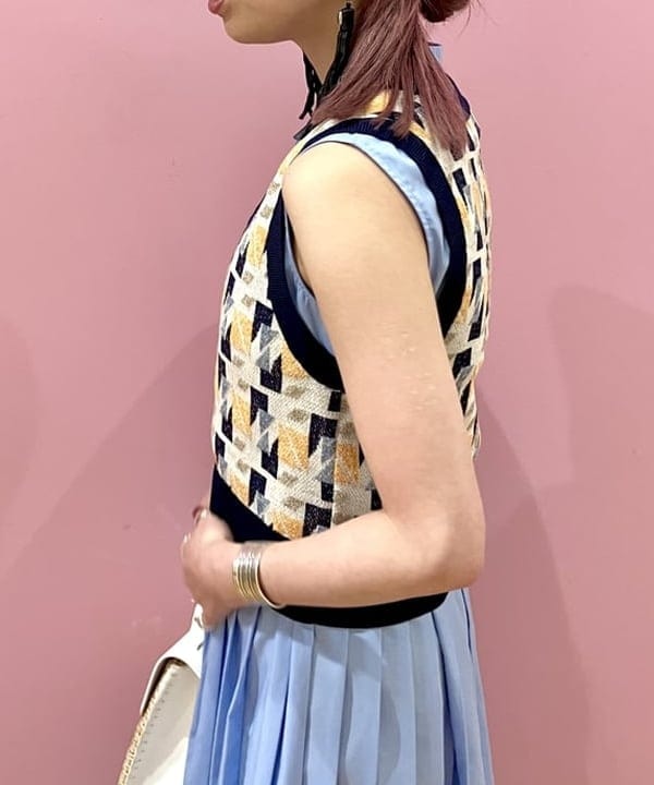椎葉 未琴さんの「BEAMS WOMEN｜Ray BEAMS / プリーツ キリカエ ノースリーブ ワンピース」を使ったコーディネート