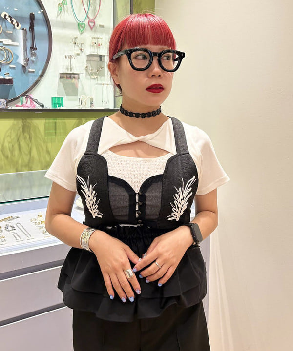 オカベ　アヤカさんの「BEAMS WOMEN｜Ray BEAMS / シャーリング カットアウト プルオーバー」を使ったコーディネート