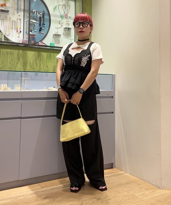 オカベ　アヤカさんの「BEAMS WOMEN｜Ray BEAMS / シャーリング カットアウト プルオーバー」を使ったコーディネート