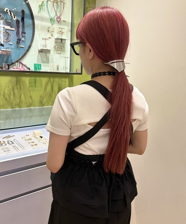 オカベ　アヤカさんの「BEAMS WOMEN｜Ray BEAMS / シャーリング カットアウト プルオーバー」を使ったコーディネート