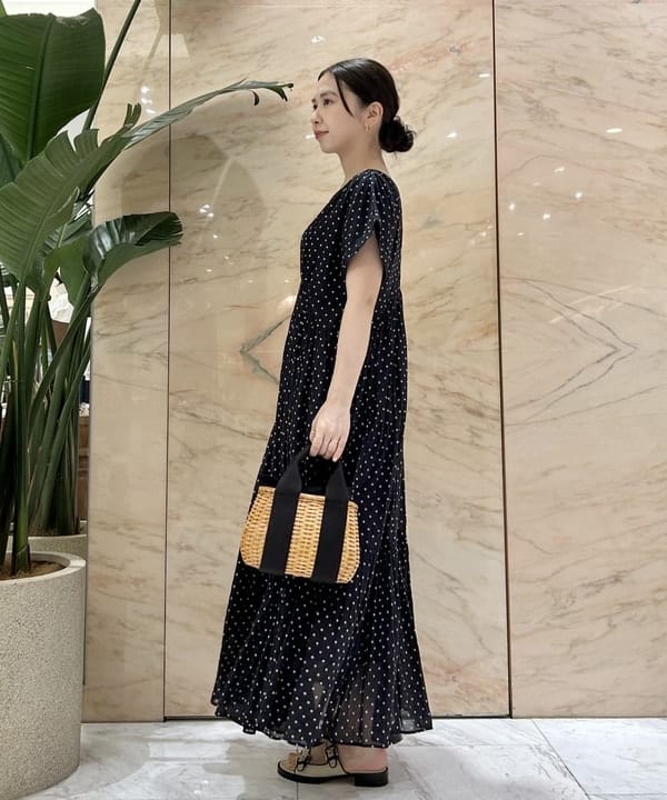 佐藤 美樹さんの「BEAMS WOMEN｜ATHENA NEW YORK / Multi Camila 晴雨兼用 折り畳み傘」を使ったコーディネート