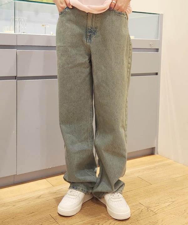saori KATOさんの「BEAMS WOMEN｜NYC × GOOD ROCK SPEED × Ray BEAMS / 別注 NYC Tシャツ」を使ったコーディネート