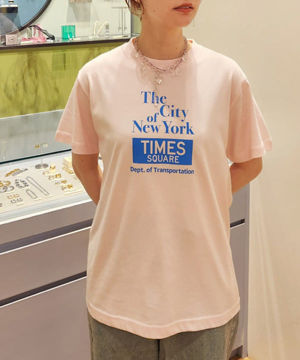 saori KATOさんの「BEAMS WOMEN｜NYC × GOOD ROCK SPEED × Ray BEAMS / 別注 NYC Tシャツ」を使ったコーディネート