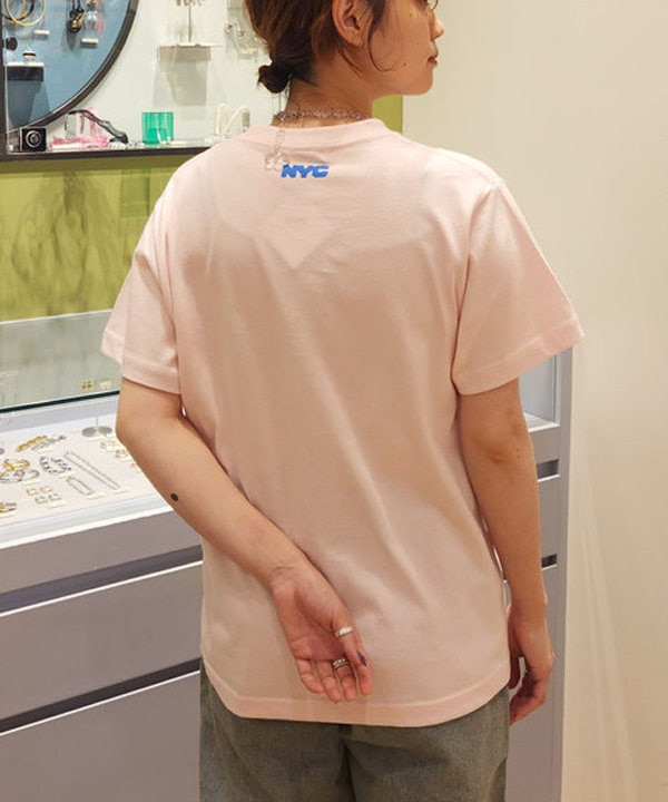 saori KATOさんの「BEAMS WOMEN｜NYC × GOOD ROCK SPEED × Ray BEAMS / 別注 NYC Tシャツ」を使ったコーディネート