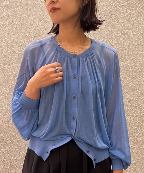 川口 恵さんの「BEAMS WOMEN｜Ray BEAMS / シアー ギャザー クルーネック カーディガン」を使ったコーディネート