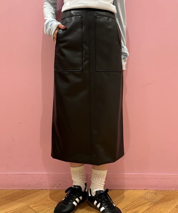 佐々木 南美さんの「BEAMS WOMEN｜maturely / Fake Leather Work Skirt」を使ったコーディネート