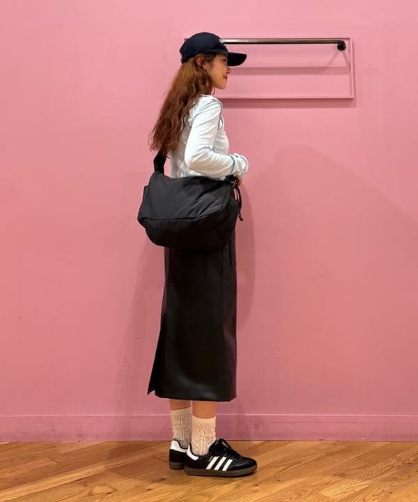 佐々木 南美さんの「BEAMS WOMEN｜maturely / Fake Leather Work Skirt」を使ったコーディネート