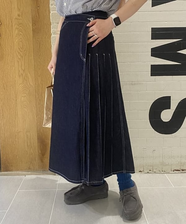 木村 海侑さんの「BEAMS WOMEN｜ラップ プリーツ スカート」を使ったコーディネート