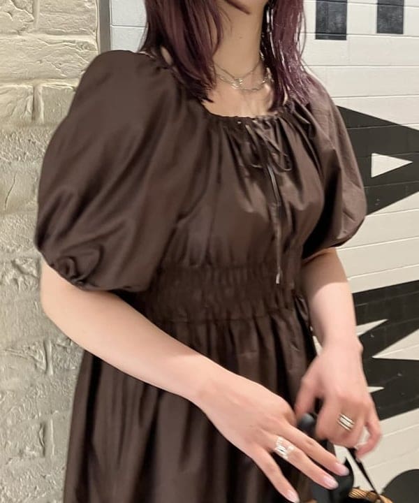 CHIHIROさんの「BEAMS WOMEN｜Devotion TWINS / コットンギャザー ショートドレス」を使ったコーディネート