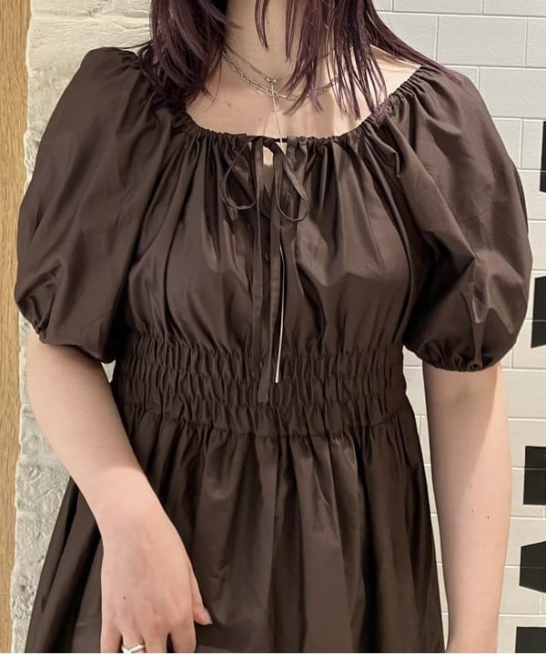 CHIHIROさんの「BEAMS WOMEN｜Devotion TWINS / コットンギャザー ショートドレス」を使ったコーディネート