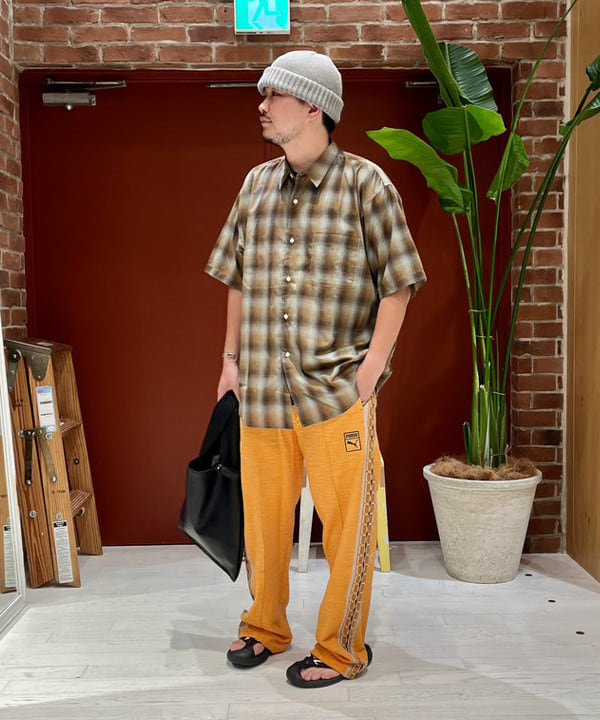 新里 京介さんの「BEAMS WOMEN｜PUMA &times; Sasquatchfabrix. / 別注 TRACK PANTS」を使ったコーディネート