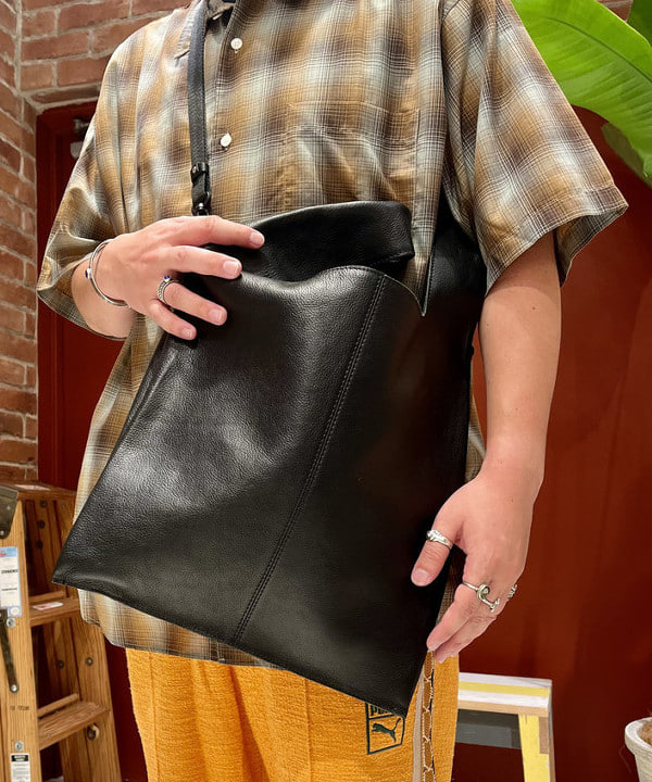 新里 京介さんの「BEAMS WOMEN｜PUMA &times; Sasquatchfabrix. / 別注 TRACK PANTS」を使ったコーディネート