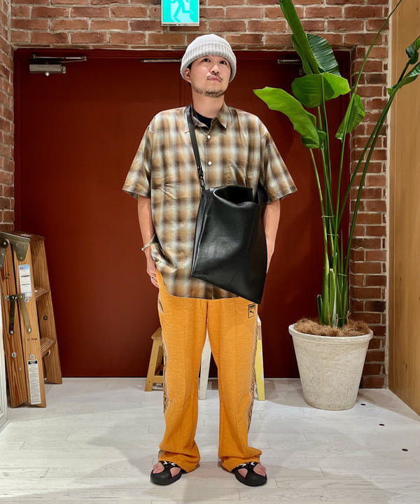 新里 京介さんの「BEAMS WOMEN｜PUMA &times; Sasquatchfabrix. / 別注 TRACK PANTS」を使ったコーディネート