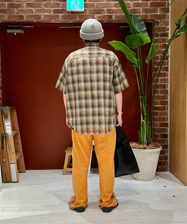 新里 京介さんの「BEAMS WOMEN｜PUMA &times; Sasquatchfabrix. / 別注 TRACK PANTS」を使ったコーディネート