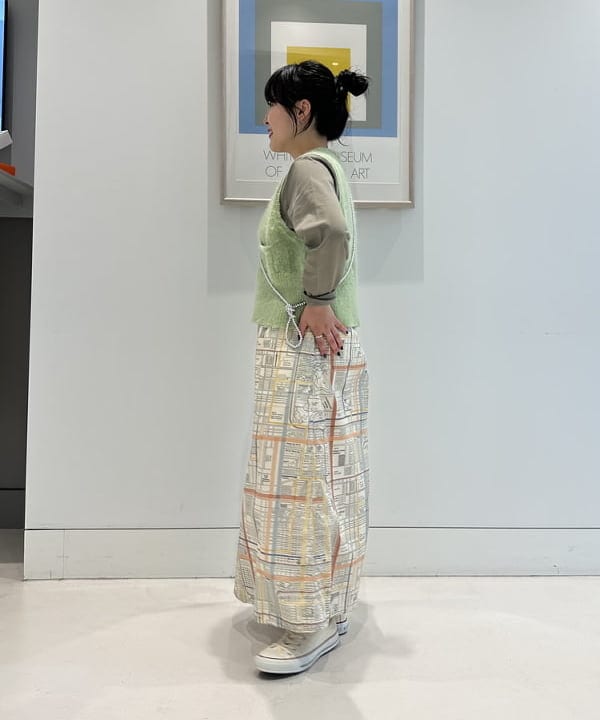 ナガオカ サキさんの「BEAMS WOMEN｜チャイナボタン ベスト」を使ったコーディネート