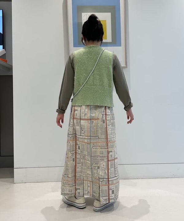 ナガオカ サキさんの「BEAMS WOMEN｜チャイナボタン ベスト」を使ったコーディネート