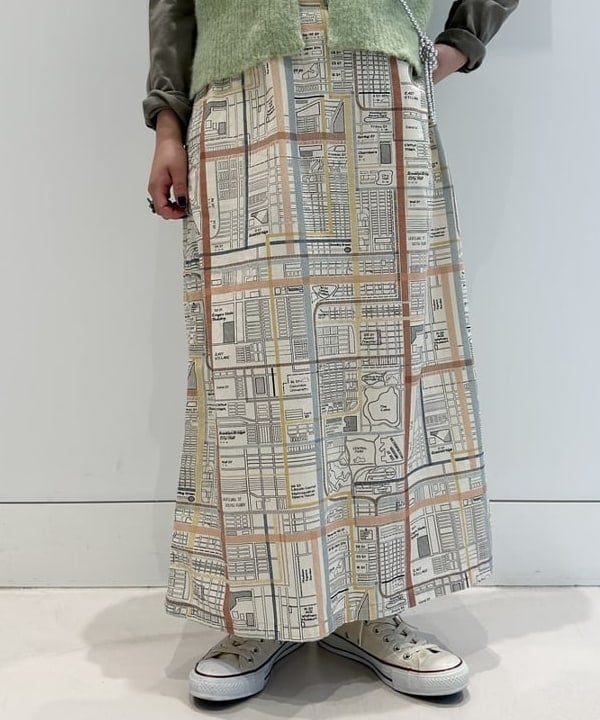 ナガオカ サキさんの「BEAMS WOMEN｜チャイナボタン ベスト」を使ったコーディネート