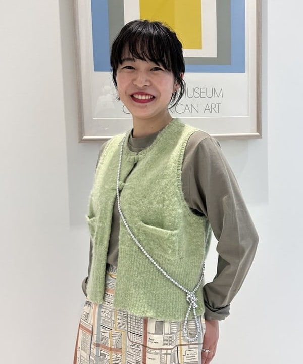 ナガオカ サキさんの「BEAMS WOMEN｜チャイナボタン ベスト」を使ったコーディネート