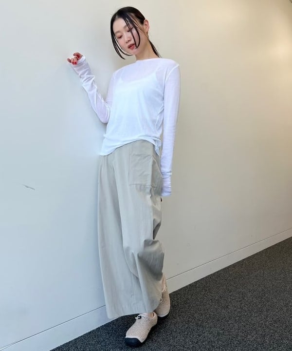 隈元 楓さんの「BEAMS WOMEN｜KEEN / HOWSER Ⅲ SLIDE ボア シューズ」を使ったコーディネート