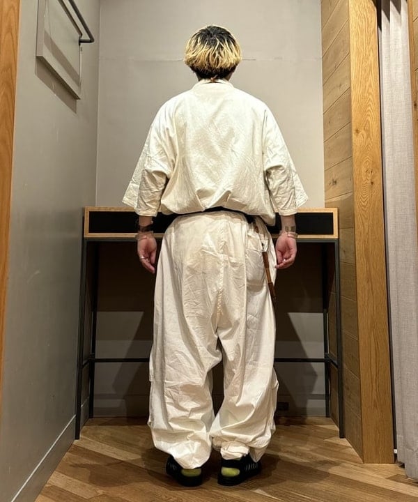 三宅 康平さんの「BEAMS WOMEN｜BEAMS / ミリタリー プルオーバー イージー シャツ」を使ったコーディネート
