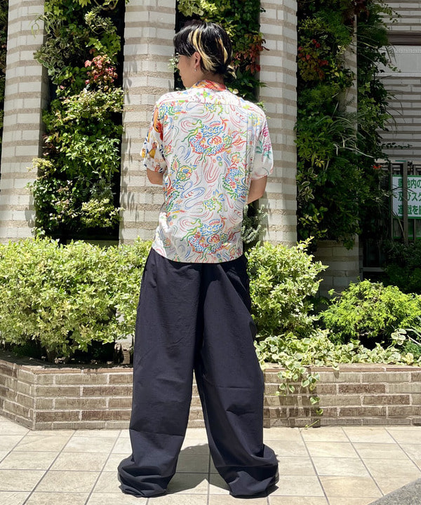 菊田 悠さんの「BEAMS WOMEN｜SUN SURF × BEAMS / 別注 アロハシャツ」を使ったコーディネート
