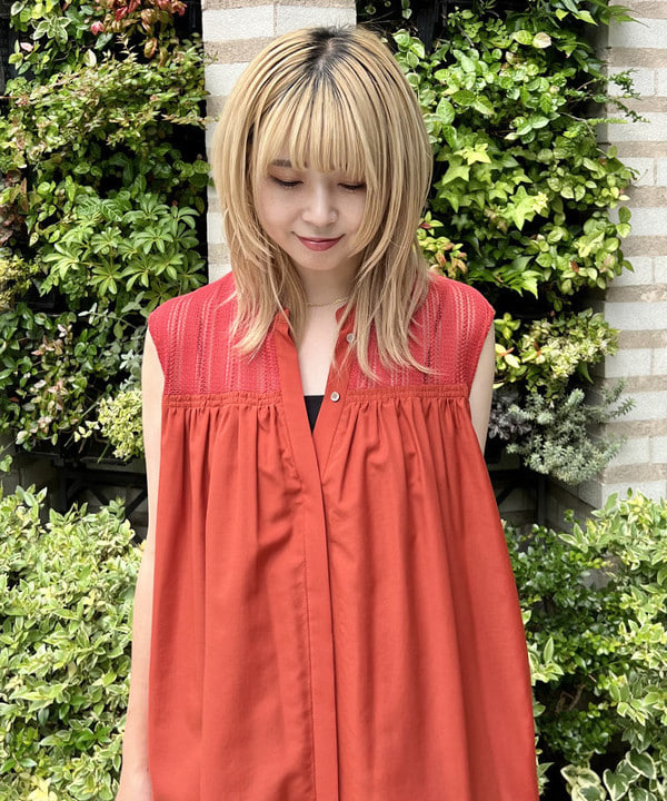 篠崎 香月さんの「BEAMS WOMEN｜HEY！Mrs ROSE / Metallic Bushy バッグ」を使ったコーディネート