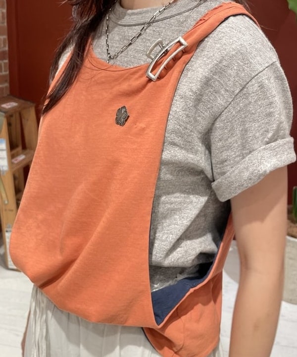 サカサイスズカさんの「BEAMS WOMEN｜WAREHOUSE & CO. / 別注 ステンシル13 Tシャツ」を使ったコーディネート