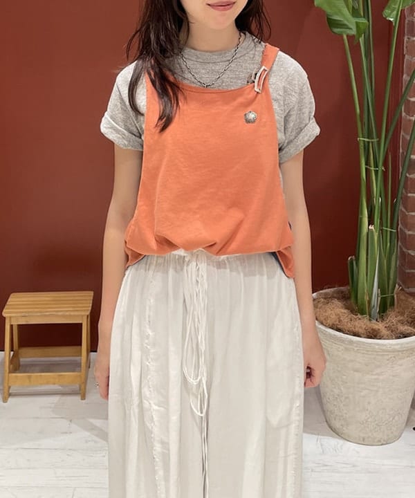 サカサイスズカさんの「BEAMS WOMEN｜WAREHOUSE & CO. / 別注 ステンシル13 Tシャツ」を使ったコーディネート