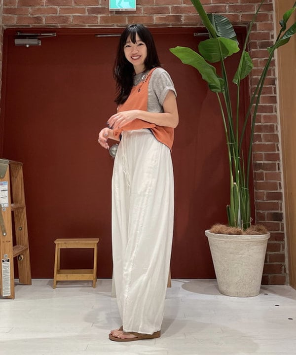 サカサイスズカさんの「BEAMS WOMEN｜WAREHOUSE & CO. / 別注 ステンシル13 Tシャツ」を使ったコーディネート