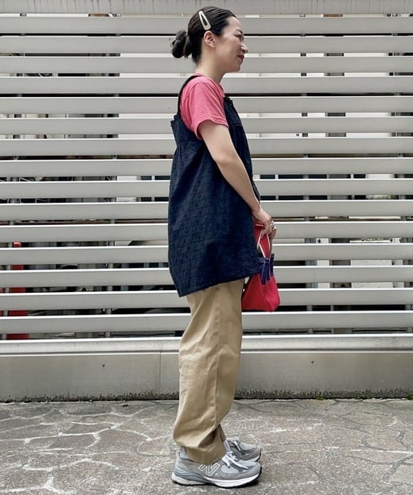 コウリキ　マミさんの「BEAMS WOMEN｜BUZZ RICKSON'S × BEAMS BOY / チノパンツ」を使ったコーディネート
