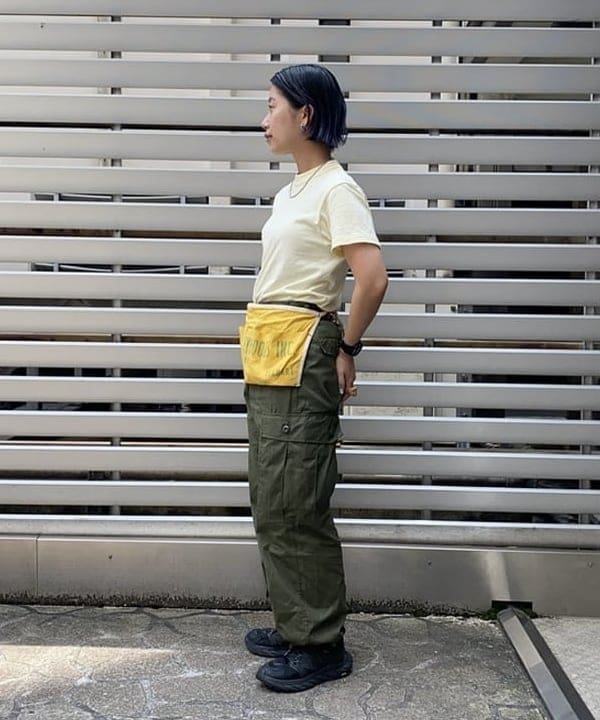 オカモト ミサキさんの「BEAMS WOMEN｜【別注】BUZZ RICKSON'S / ポプリン アーミーパンツ」を使ったコーディネート