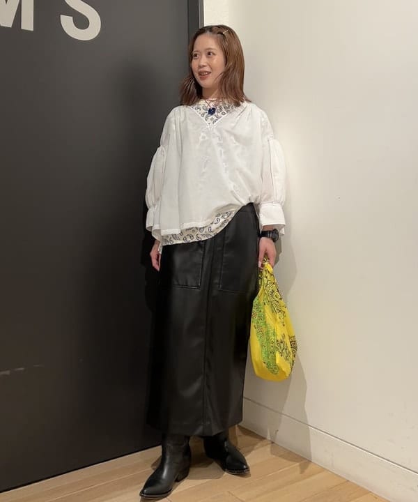 安藤 菜央さんの「BEAMS WOMEN｜maturely / Lawn Gather Stitch Smock」を使ったコーディネート