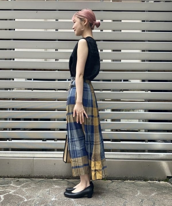 YUIさんの「BEAMS WOMEN｜Demi-Luxe BEAMS / カットジャカード ノースリーブ ブラウス」を使ったコーディネート