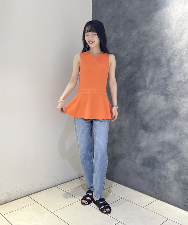 高木 菜央さんの「BEAMS WOMEN｜Demi-Luxe BEAMS / ノースリーブ ペプラム ニットプルオーバー」を使ったコーディネート