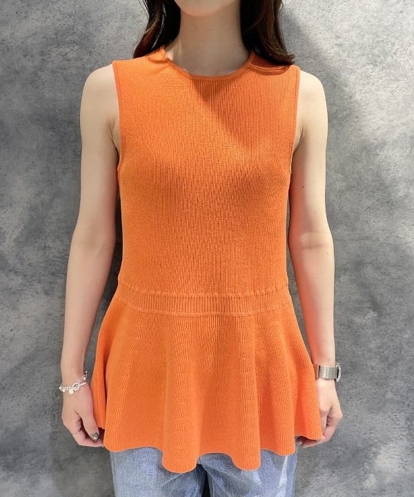 高木 菜央さんの「BEAMS WOMEN｜Demi-Luxe BEAMS / ノースリーブ ペプラム ニットプルオーバー」を使ったコーディネート