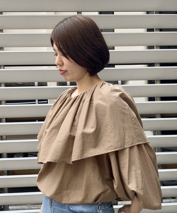 岡 妃呂美さんの「BEAMS WOMEN｜GIANNI CHIARINI / CAMILLA レザートートバッグ」を使ったコーディネート