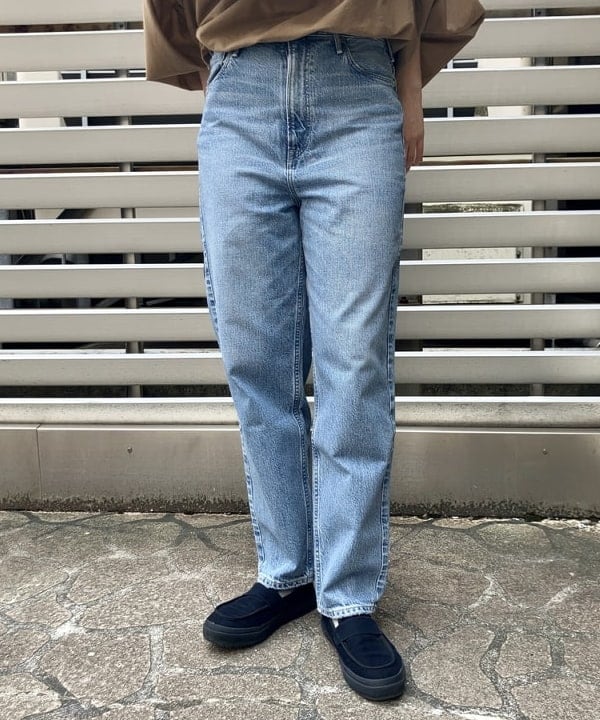 岡 妃呂美さんの「BEAMS WOMEN｜GIANNI CHIARINI / CAMILLA レザートートバッグ」を使ったコーディネート