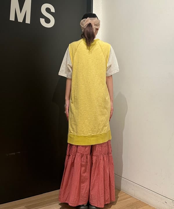 佐藤 亜美さんの「BEAMS WOMEN｜Vガゼット ノースリーブ ワンピース」を使ったコーディネート