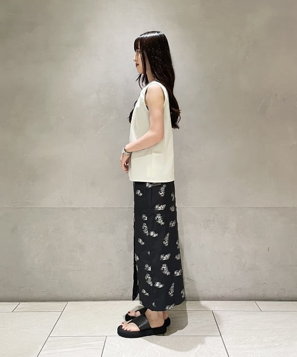 高木 菜央さんの「BEAMS WOMEN｜Purpred / トング ピロー サンダル」を使ったコーディネート