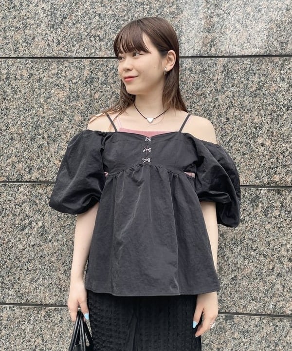 田中 里実さんの「BEAMS WOMEN｜ベルテッド バッグ」を使ったコーディネート