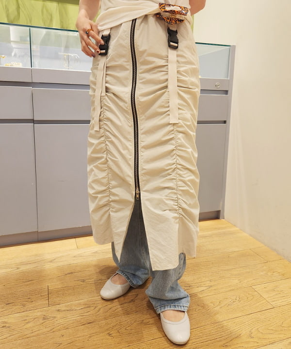 saori KATOさんの「BEAMS WOMEN｜Ray BEAMS / ギャザー ジップ サロペット ワンピース」を使ったコーディネート