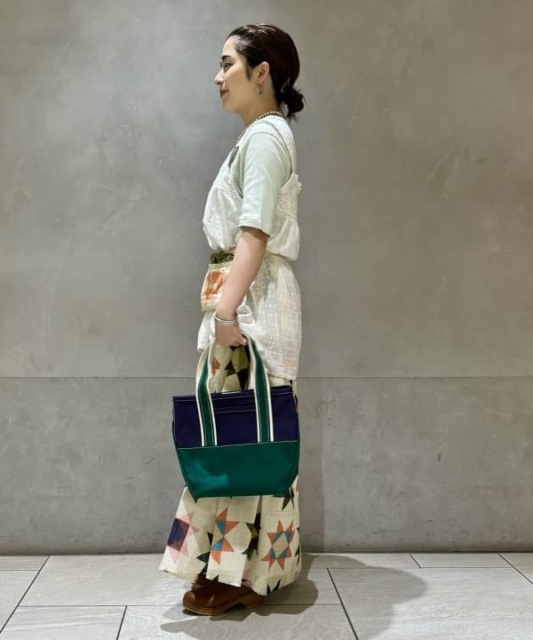 吉野 多恵さんの「BEAMS WOMEN｜L.L.Bean / Deep Bottom Deluxe Boat and Tote S」を使ったコーディネート