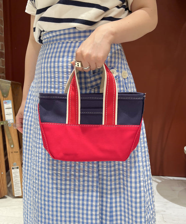 エノモト アミさんの「BEAMS WOMEN｜L.L.Bean × BEAMS PLUS ＆ BEAMS BOY / Deep Bottom Deluxe Boat and Tote Mini」を使ったコーディネート