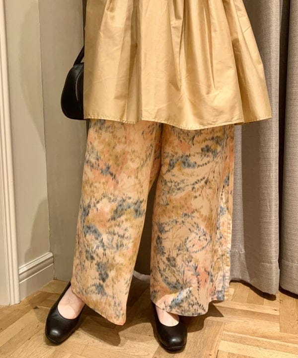 YUIさんの「BEAMS WOMEN｜Devotion TWINS / コットンギャザー ショートドレス」を使ったコーディネート