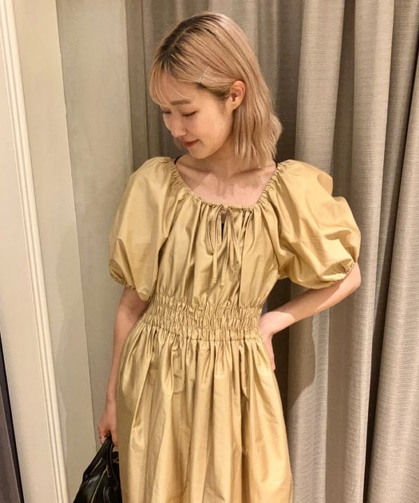 YUIさんの「BEAMS WOMEN｜Devotion TWINS / コットンギャザー ショートドレス」を使ったコーディネート