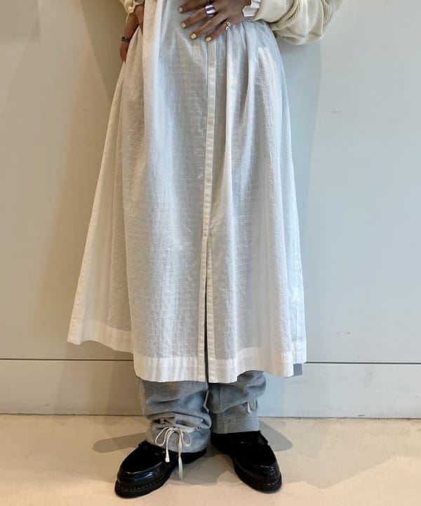 小原 もこさんの「BEAMS WOMEN｜BEAMS BOY / 樹脂 パール ロング ネックレス」を使ったコーディネート