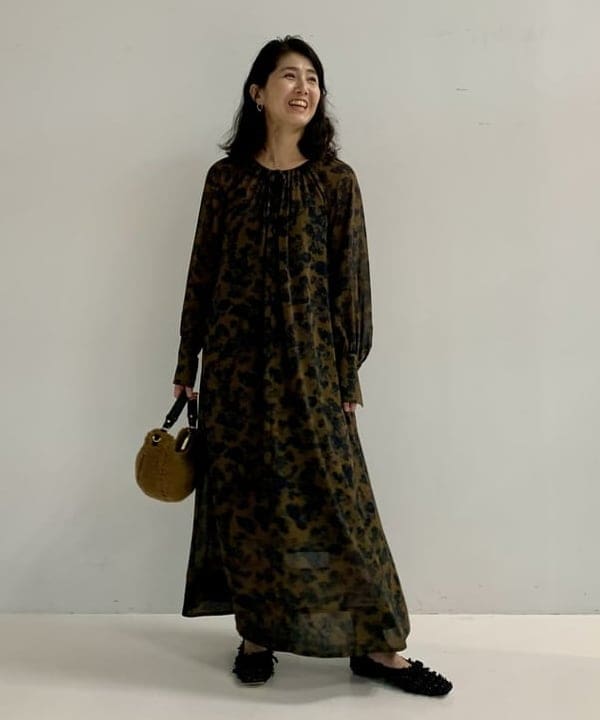 松元 晴佳さんの「BEAMS WOMEN｜AK+1 / シフォン フラワー ワンピース」を使ったコーディネート